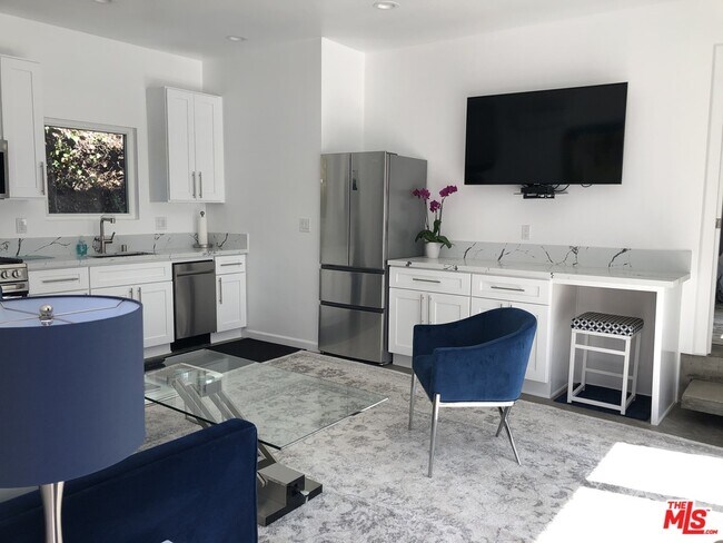 Foto del edificio - 4584 Orchid Dr