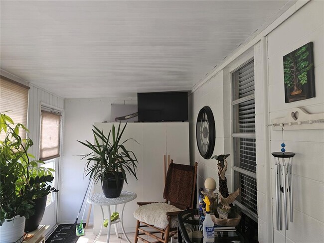 Building Photo - 915 Club Cir