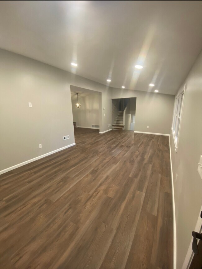 Foto del edificio - 526 Cypress Dr