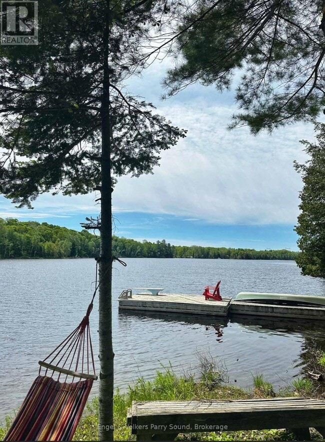 Photo du bâtiment - 76 Long Lake Estates Rd
