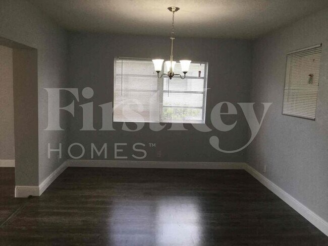 Foto del edificio - 1571 NW 7th Ave