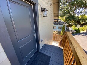 Building Photo - 408 Pine St