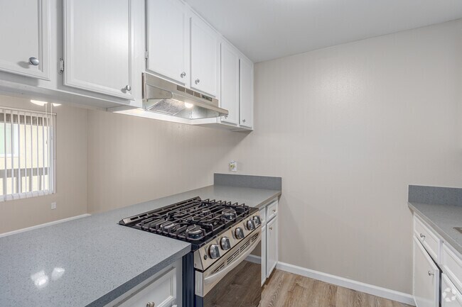 2BR, 1BA - 800SF - Kitchen - Moss Gardens Apartments