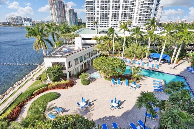 Foto del edificio - 3600 Mystic Pointe Dr