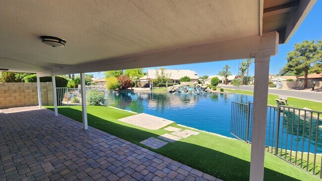 Foto del edificio - Waterfront living in Chandler!