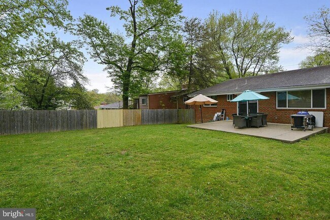 Building Photo - 717 Hillsboro Dr