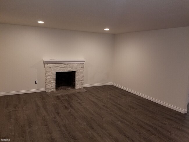 Building Photo - 4 br, 2 bath House - 2741 Southeast 141st ...