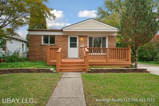 Foto del edificio - 3 br, 1 bath House - 2750 Paxton St.