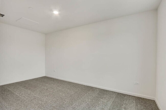 Foto del edificio - 370 Bridgeview Ct