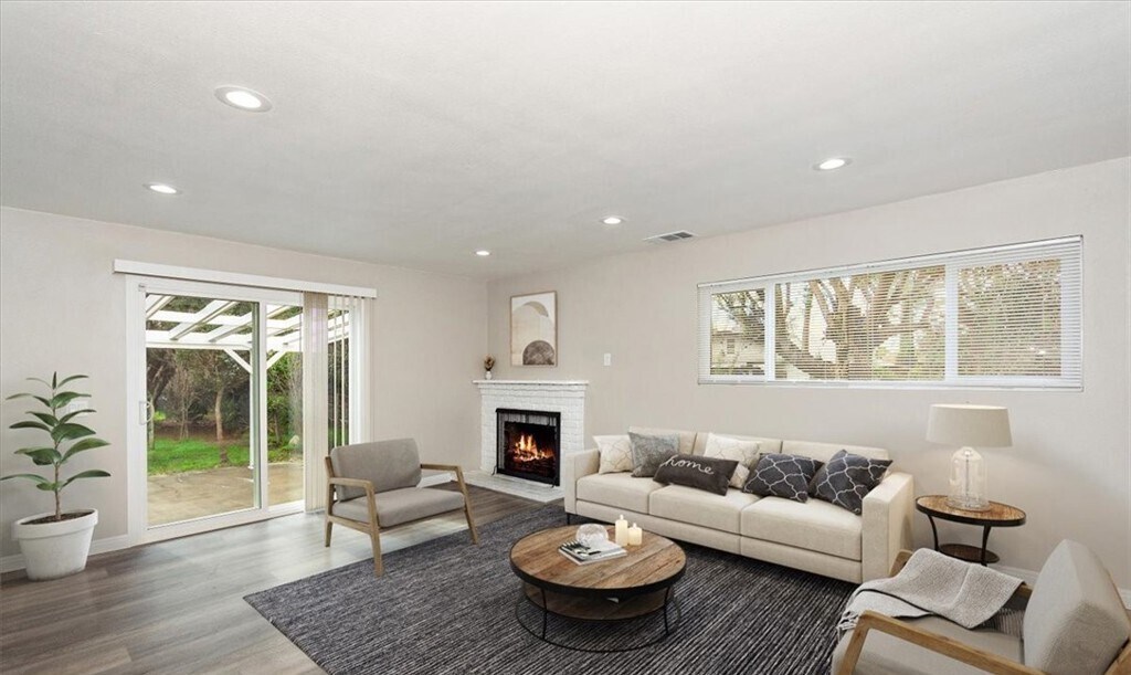 Foto principal - 238 E Maple St