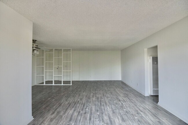 Foto del edificio - 5502 Corteen Pl