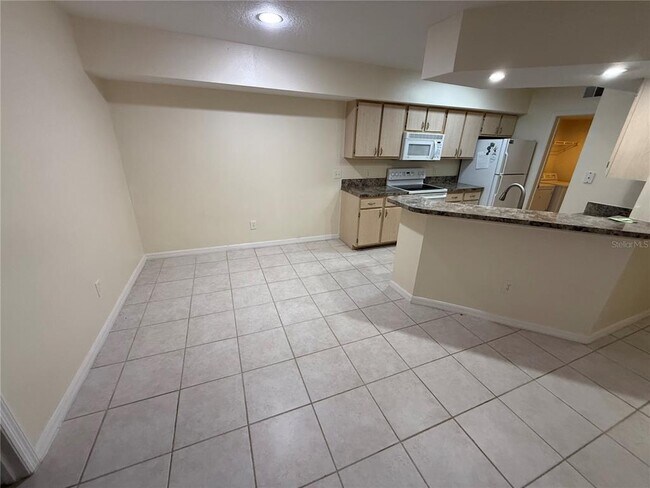 Foto del edificio - 814 Crest Pines Dr
