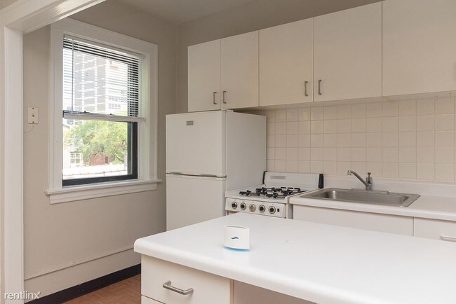 Building Photo - 1809 N Lincoln Park W