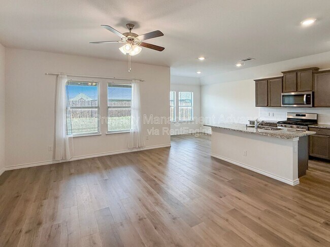 Foto del edificio - 1412 Blossom Ct Dr