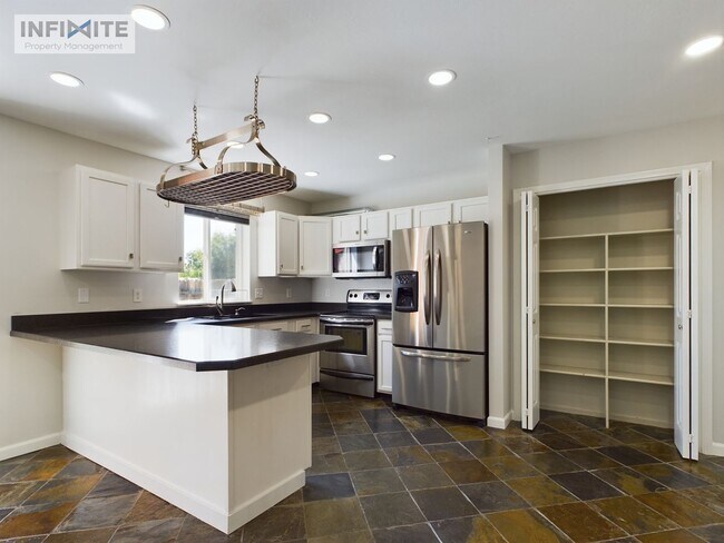 Foto del edificio - 3 Bedroom Townhome for Rent in Bozeman, MT