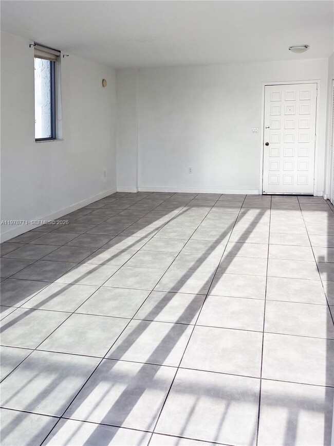 Building Photo - 650 NE 64th St