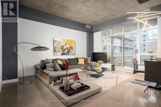 Building Photo - 19 Brant St