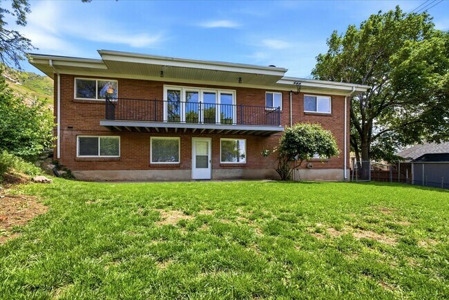 Foto del edificio - 3036 Sequoia Dr