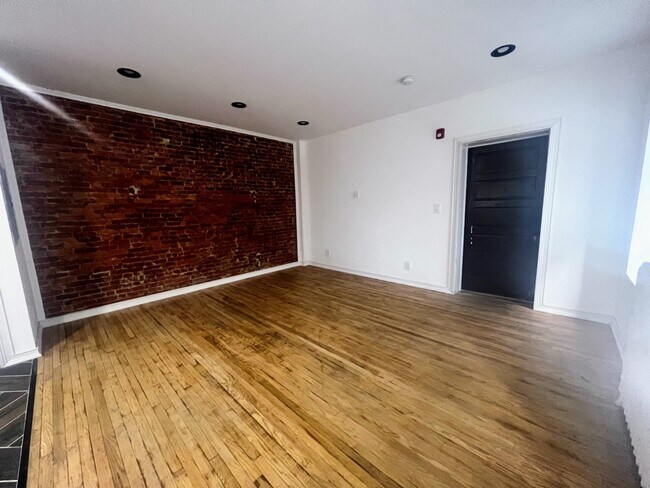 Foto del edificio - 6342 Greene St