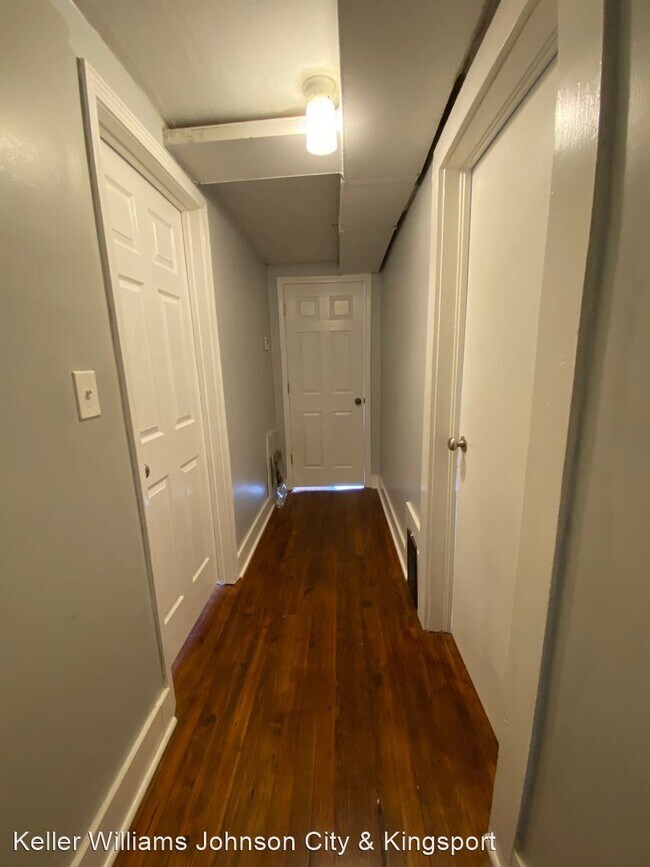 Foto del edificio - 4 br, 2 bath House - 303 Wilson Ave