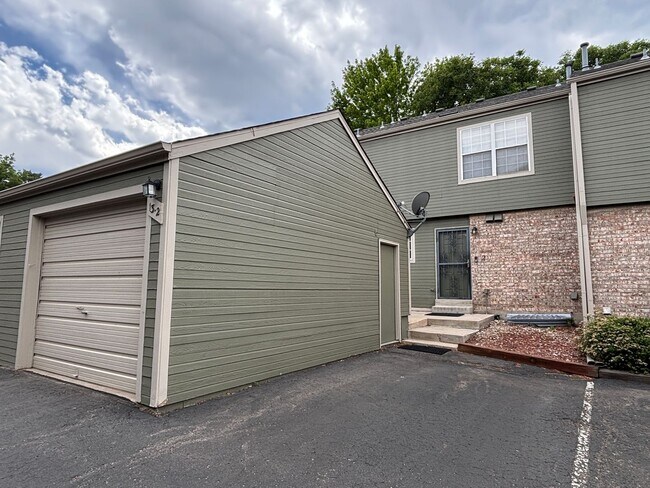 Building Photo - Large 2-story townhome with finished basement & 1-car garage!
