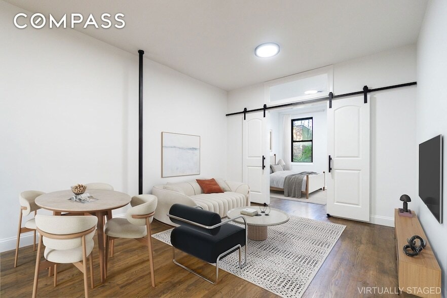 Foto principal - 315 E 5th St