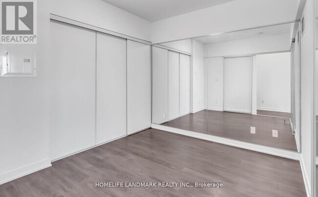 Building Photo - 501-501 St Clair Ave W