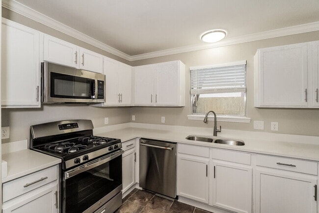 Foto del edificio - 3615 Rolling Springs Ln