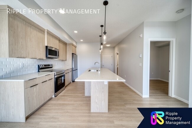 Building Photo - HIGH END MODERN 2 BEDS/ 1 BATHS CONDO