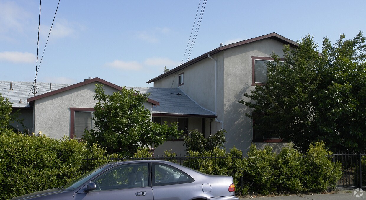 Building Photo - 198 Alden Rd