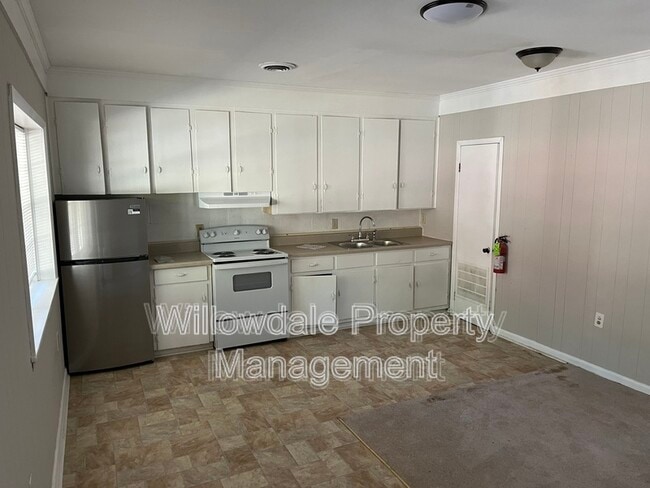 Building Photo - 301 Sunset Dr