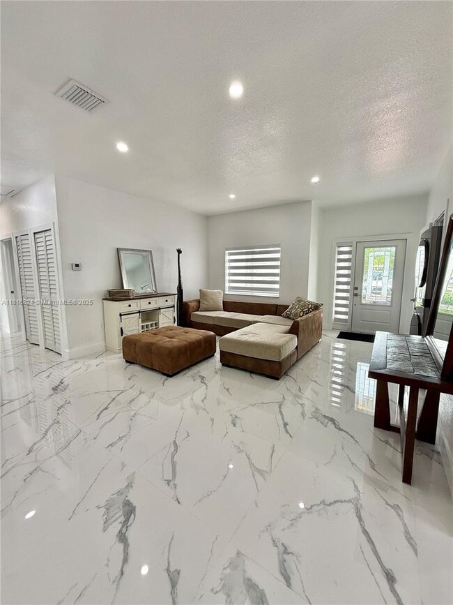 Foto del edificio - 1407 SE 6th St