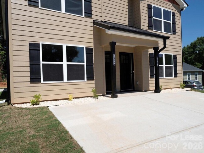 Foto del edificio - 2753 34th St Pl NE