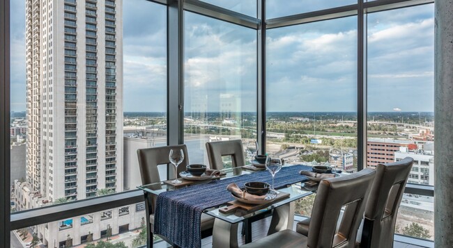 Foto del edificio - Experience Luxury + 1 Month Free Rent!
