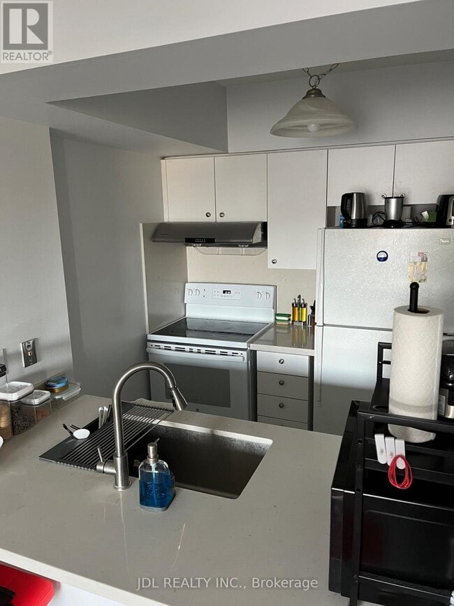 Photo du bâtiment - 887 Bay St.