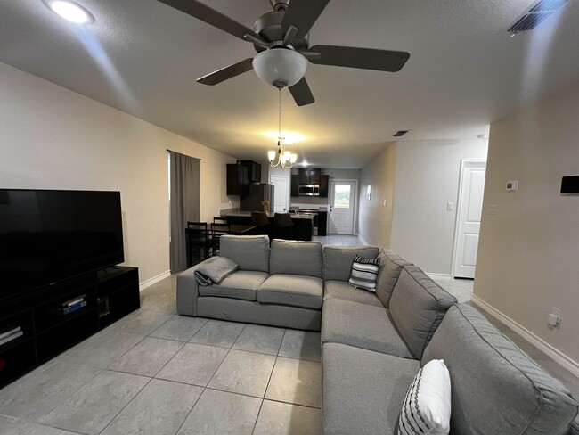 Building Photo - 5626 Encanto Dr