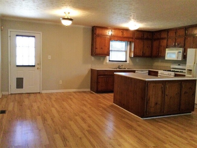 Foto del edificio - 6850 Summer Hill Dr