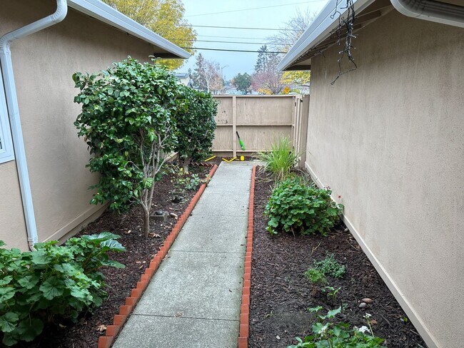 Building Photo - WEST SAN JOSE - Updated home with open flo...