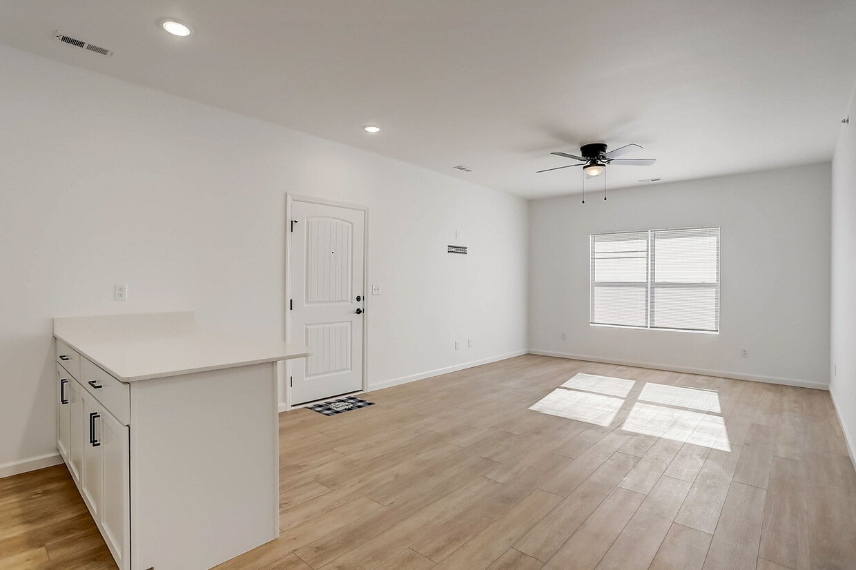 502 S Linn Ave Unit 1E W, Wentzville, MO 63385 Room for Rent in