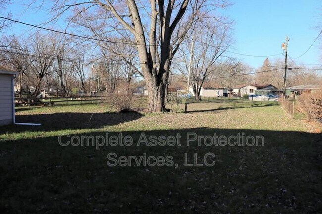 Building Photo - 1212 W 62nd Pl