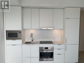 Building Photo - 8 Olympic Gdn Dr