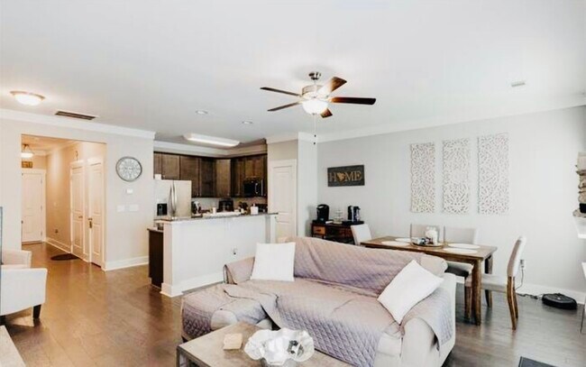 Foto del edificio - 731 Elmbrook Dr