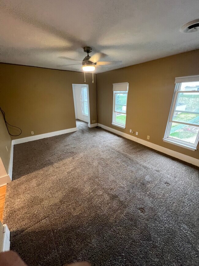 Building Photo - 10527 Daisy Hill Ln
