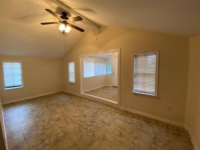 Foto del edificio - 1229 E Kyle Rd