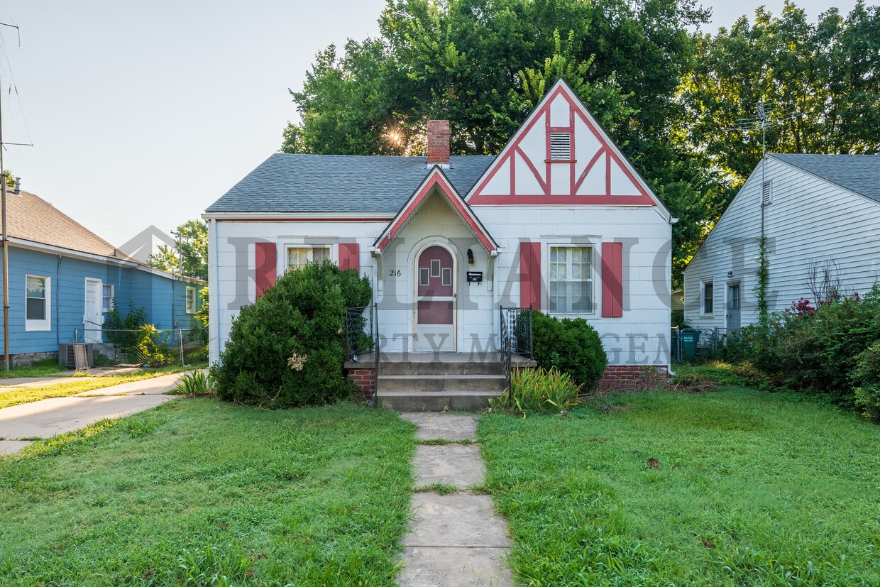 Primary Photo - 216 S Meridian Ave
