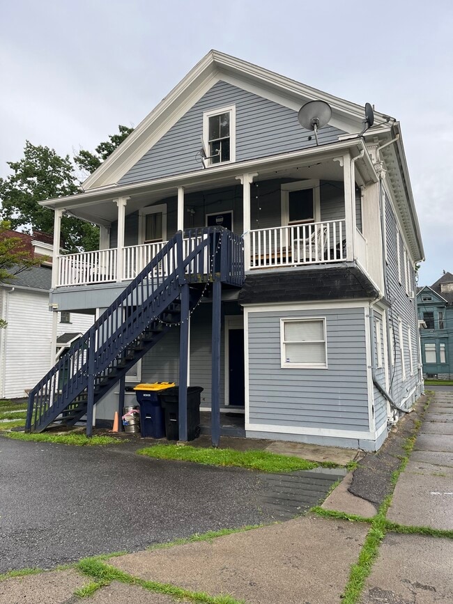 Building Photo - 317 S River St