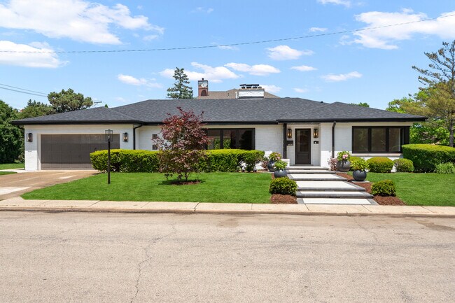 Building Photo - 6600 N Kenton Ave