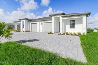 Building Photo - 602-604 SW 8th Pl