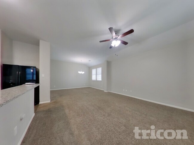 Foto del edificio - 15607 Jackie Robinson Rd