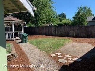 Building Photo - 3 br, 1 bath House - 10150 SE 43rd